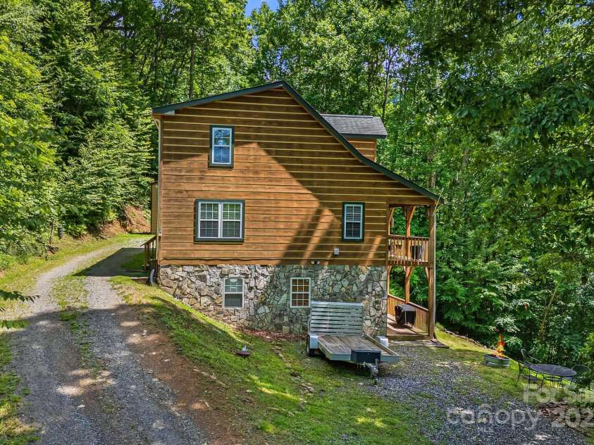 110 Red Wolf Lane, Mars Hill, NC 28754.  MLS# CAR4239848, YatesRealty ID 4299. Side view of home