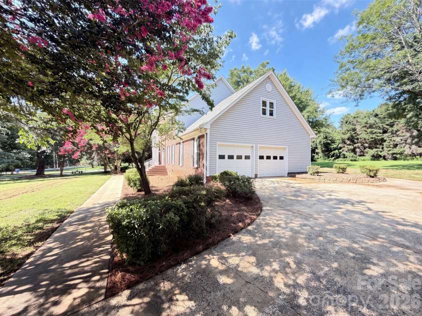 9020 Bartlett Road, Charlotte, NC 28227.  MLS# CAR4412607, YatesRealty ID 42991. 