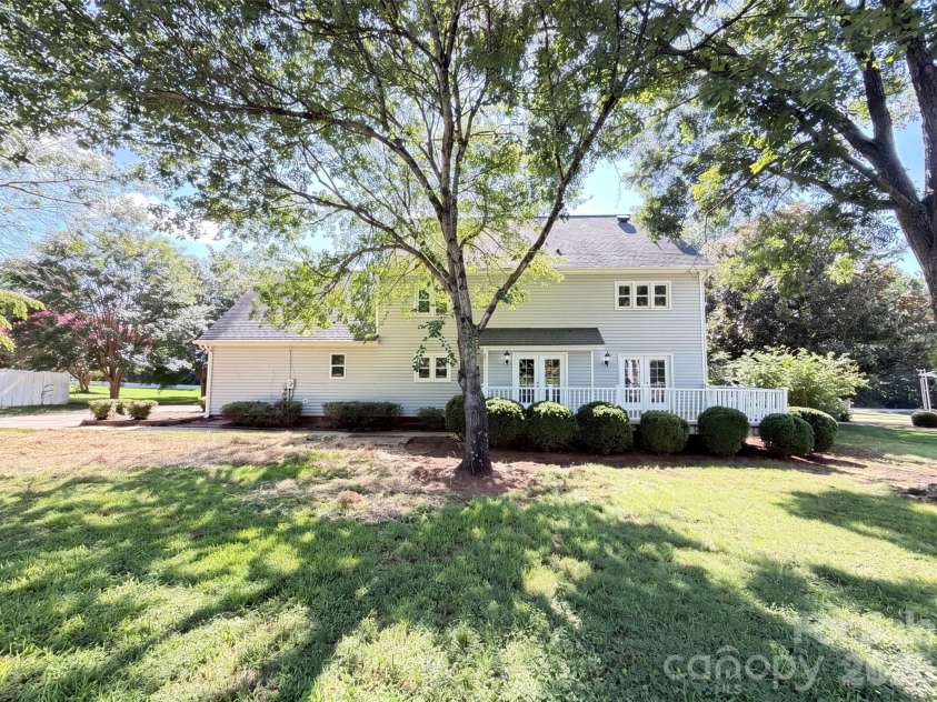 9020 Bartlett Road, Charlotte, NC 28227.  MLS# CAR4412607, YatesRealty ID 42991. 