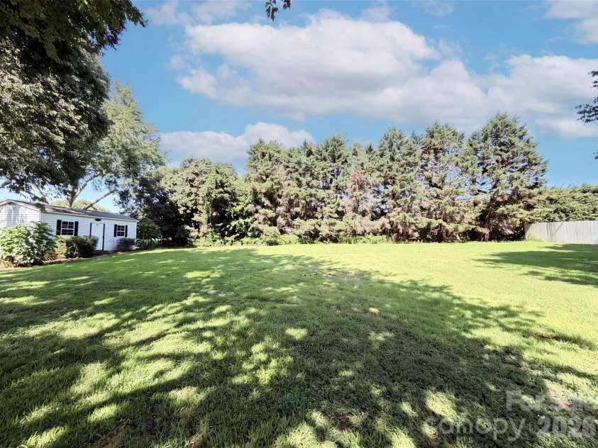 9020 Bartlett Road, Charlotte, NC 28227.  MLS# CAR4412607, YatesRealty ID 42991. 