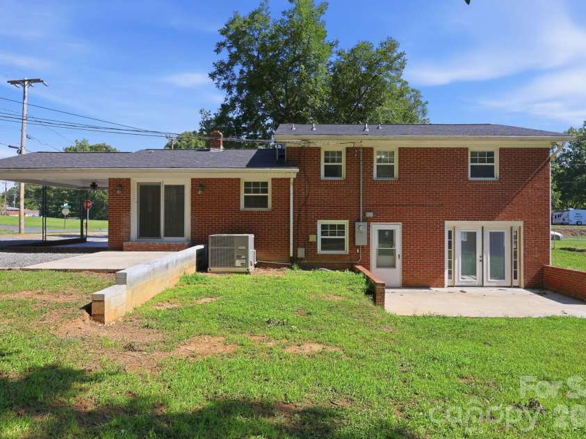 1300 Montgomery Avenue, Albemarle, NC 28001.  MLS# CAR4406759, YatesRealty ID 42992. 
