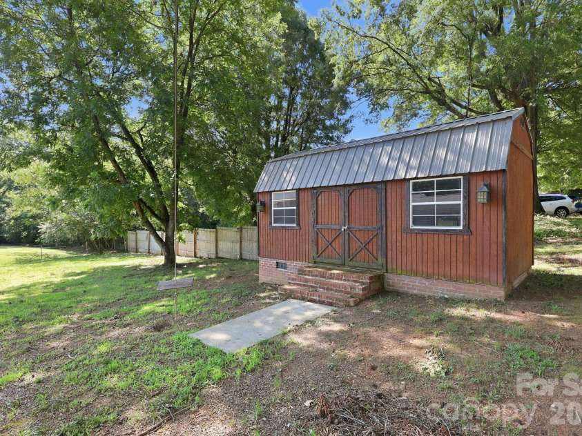1300 Montgomery Avenue, Albemarle, NC 28001.  MLS# CAR4406759, YatesRealty ID 42992. 