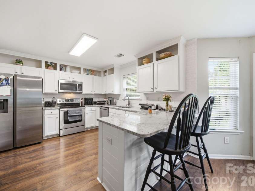 19126 Kanawha Drive, Cornelius, NC 28031.  MLS# CAR4412114, YatesRealty ID 42993. 