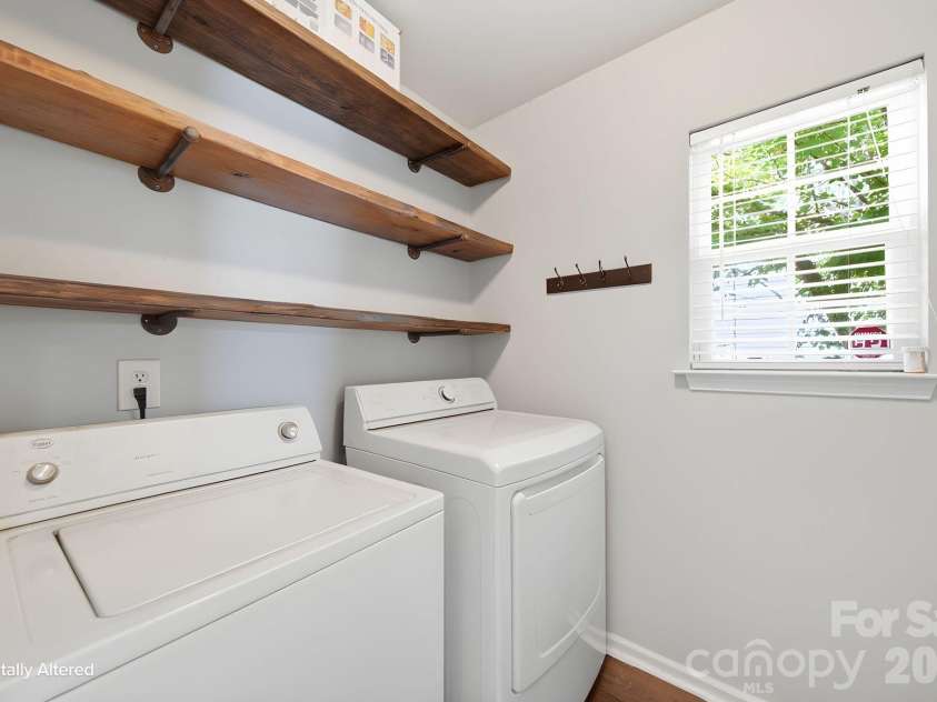 19126 Kanawha Drive, Cornelius, NC 28031.  MLS# CAR4412114, YatesRealty ID 42993. 
