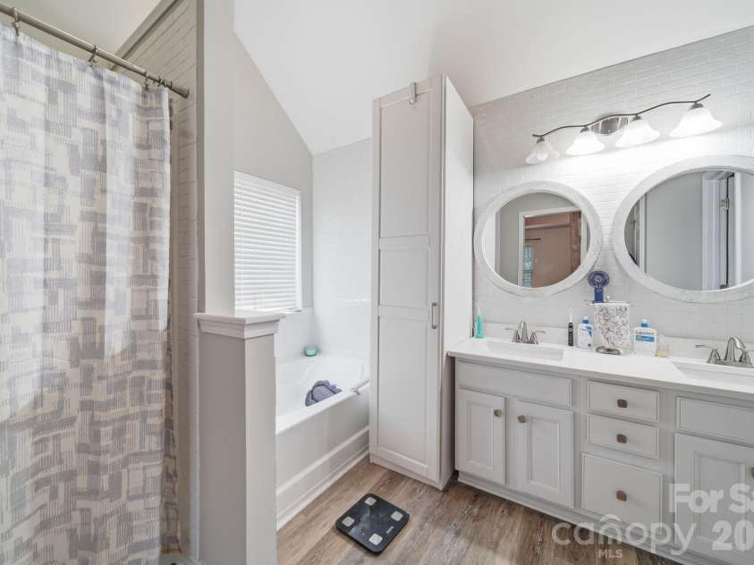 19126 Kanawha Drive, Cornelius, NC 28031.  MLS# CAR4412114, YatesRealty ID 42993. 