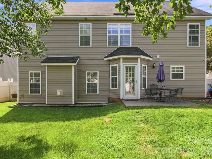 19126 Kanawha Drive, Cornelius, NC 28031.  MLS# CAR4412114, YatesRealty ID 42993. 