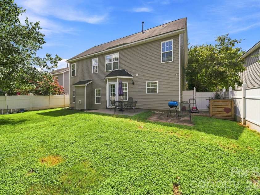 19126 Kanawha Drive, Cornelius, NC 28031.  MLS# CAR4412114, YatesRealty ID 42993. 