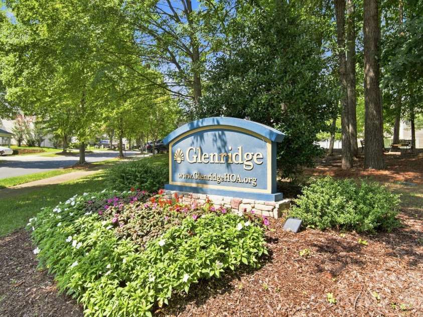19126 Kanawha Drive, Cornelius, NC 28031.  MLS# CAR4412114, YatesRealty ID 42993. 