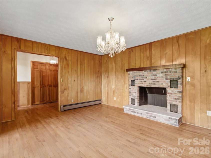 235 Rolling Ridge Loop, Burnsville, NC 28714.  MLS# CAR4408008, YatesRealty ID 42994. 