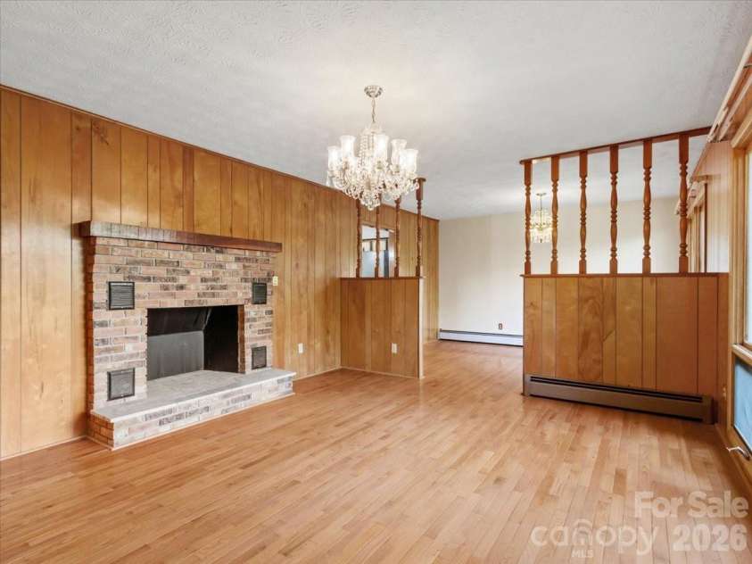 235 Rolling Ridge Loop, Burnsville, NC 28714.  MLS# CAR4408008, YatesRealty ID 42994. 