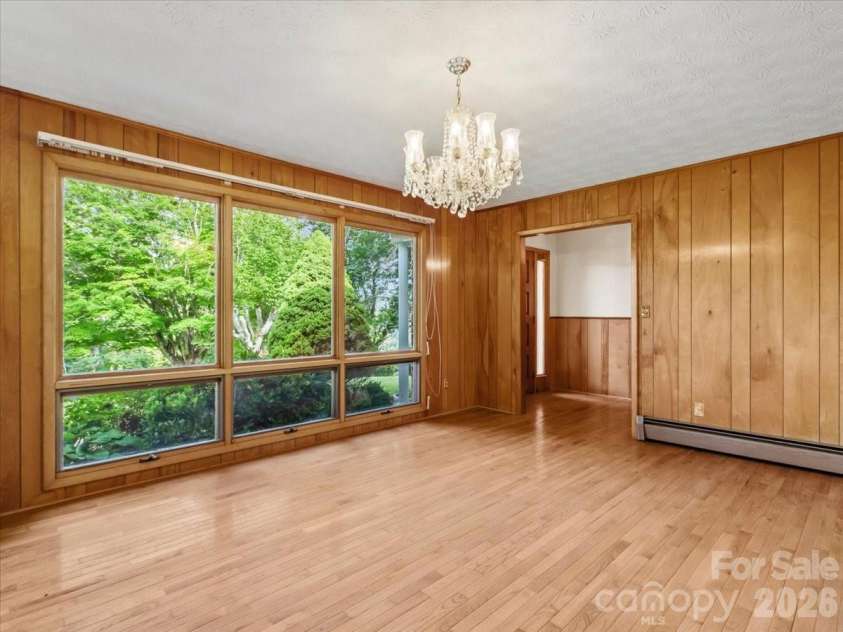 235 Rolling Ridge Loop, Burnsville, NC 28714.  MLS# CAR4408008, YatesRealty ID 42994. 