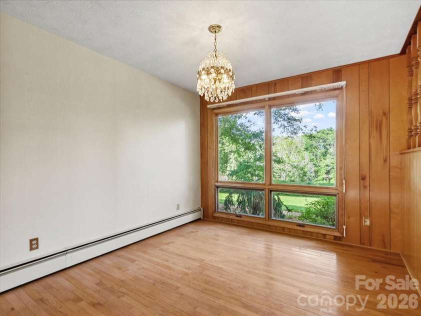 235 Rolling Ridge Loop, Burnsville, NC 28714.  MLS# CAR4408008, YatesRealty ID 42994. 