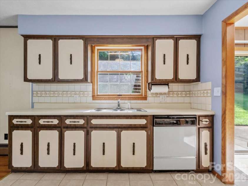 235 Rolling Ridge Loop, Burnsville, NC 28714.  MLS# CAR4408008, YatesRealty ID 42994. 