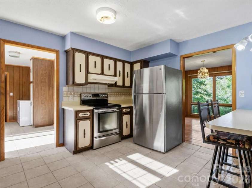 235 Rolling Ridge Loop, Burnsville, NC 28714.  MLS# CAR4408008, YatesRealty ID 42994. 