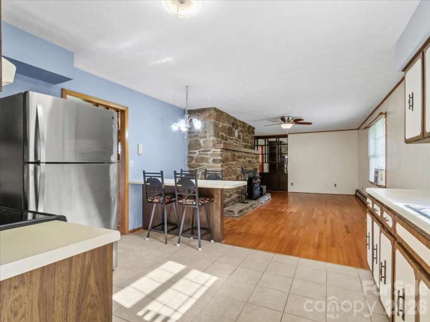 235 Rolling Ridge Loop, Burnsville, NC 28714.  MLS# CAR4408008, YatesRealty ID 42994. 