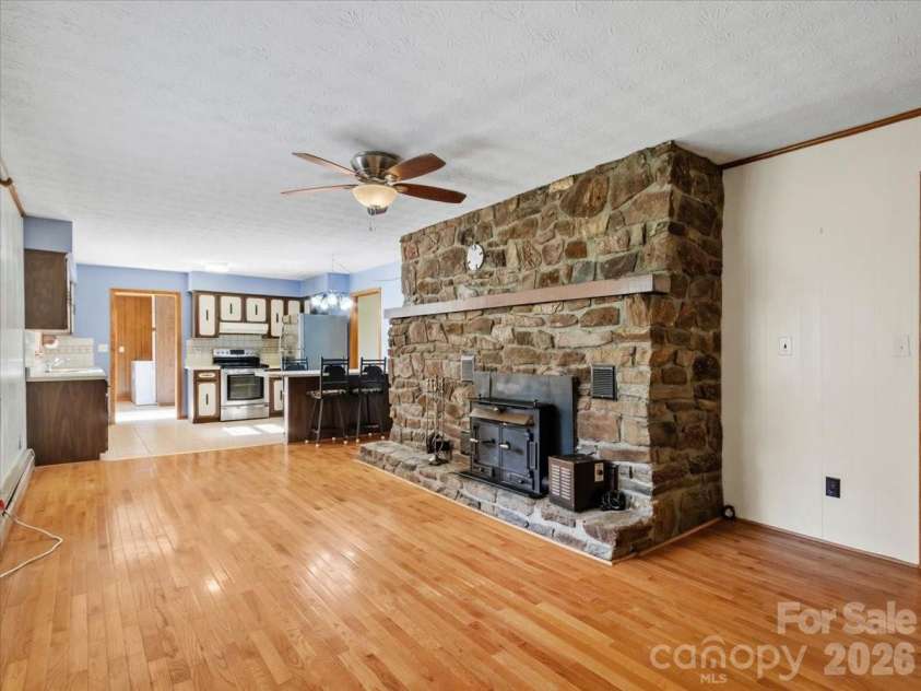 235 Rolling Ridge Loop, Burnsville, NC 28714.  MLS# CAR4408008, YatesRealty ID 42994. 