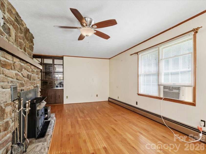235 Rolling Ridge Loop, Burnsville, NC 28714.  MLS# CAR4408008, YatesRealty ID 42994. 