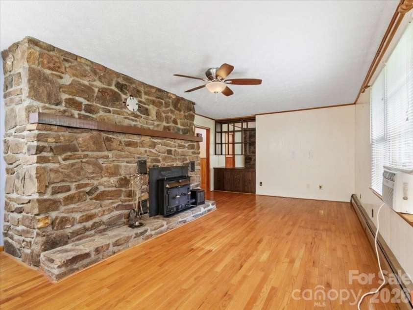 235 Rolling Ridge Loop, Burnsville, NC 28714.  MLS# CAR4408008, YatesRealty ID 42994. 