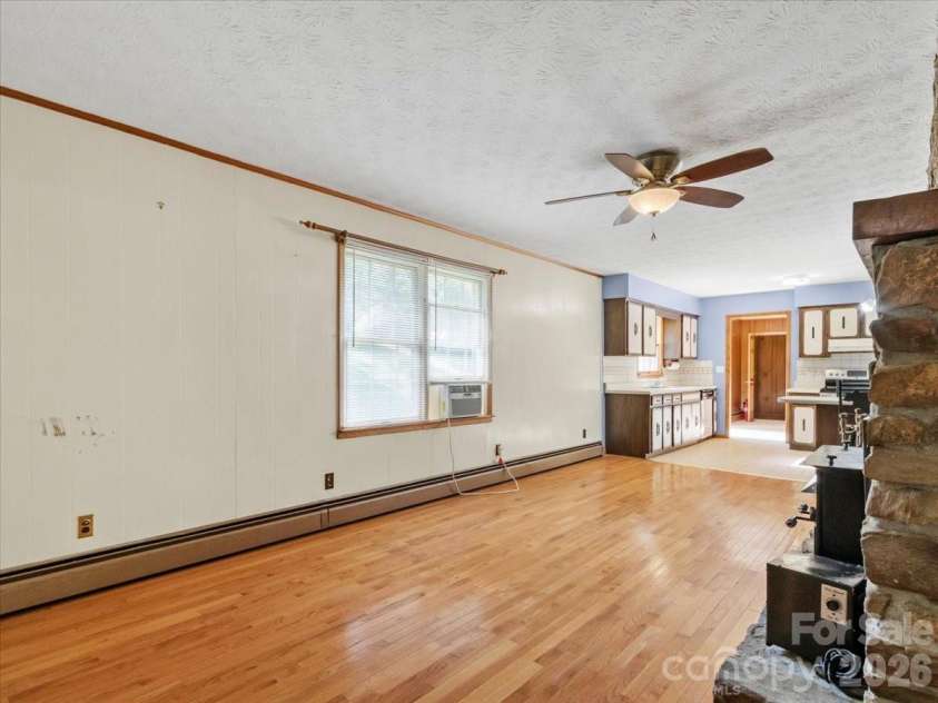 235 Rolling Ridge Loop, Burnsville, NC 28714.  MLS# CAR4408008, YatesRealty ID 42994. 