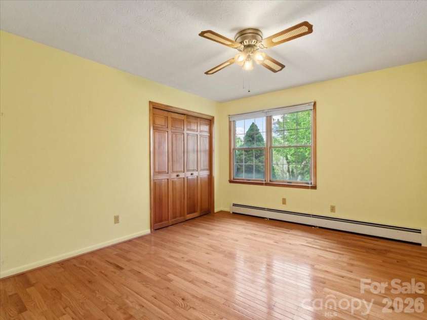 235 Rolling Ridge Loop, Burnsville, NC 28714.  MLS# CAR4408008, YatesRealty ID 42994. 