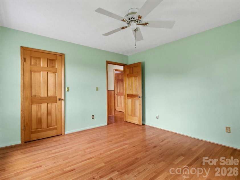 235 Rolling Ridge Loop, Burnsville, NC 28714.  MLS# CAR4408008, YatesRealty ID 42994. 