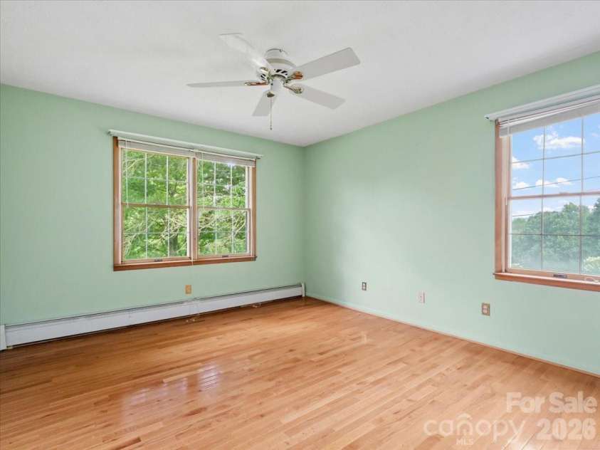 235 Rolling Ridge Loop, Burnsville, NC 28714.  MLS# CAR4408008, YatesRealty ID 42994. 