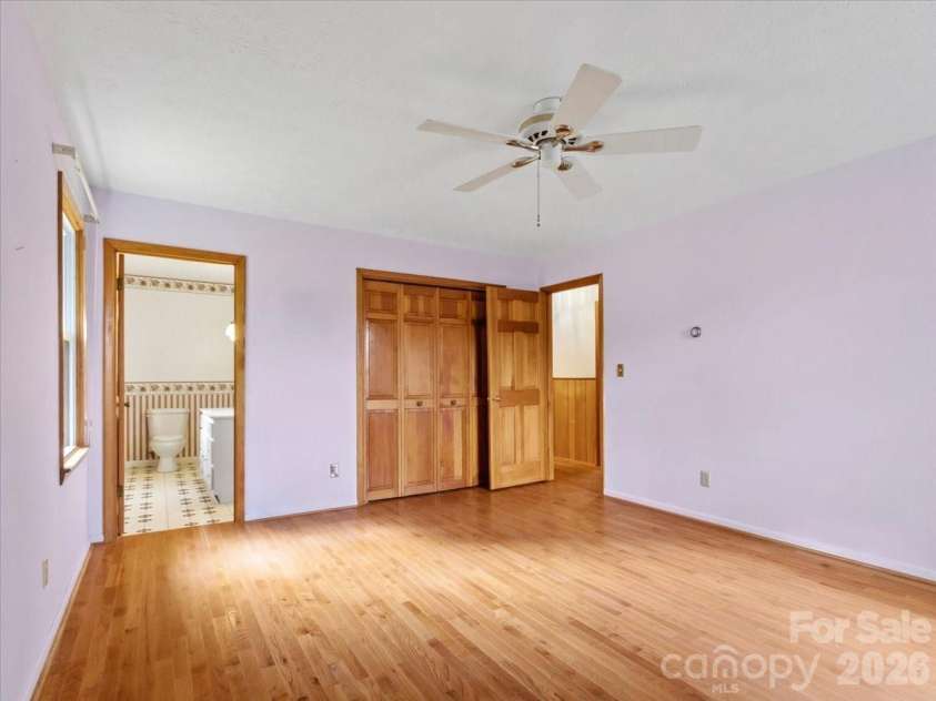 235 Rolling Ridge Loop, Burnsville, NC 28714.  MLS# CAR4408008, YatesRealty ID 42994. 