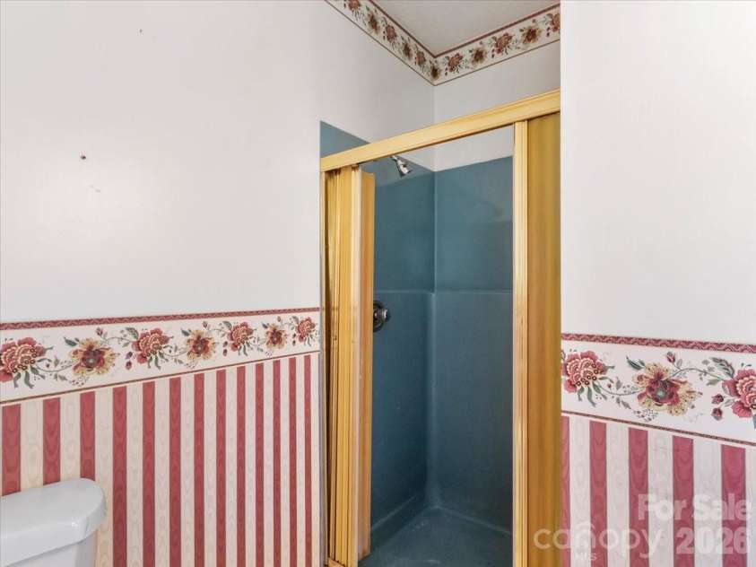 235 Rolling Ridge Loop, Burnsville, NC 28714.  MLS# CAR4408008, YatesRealty ID 42994. 