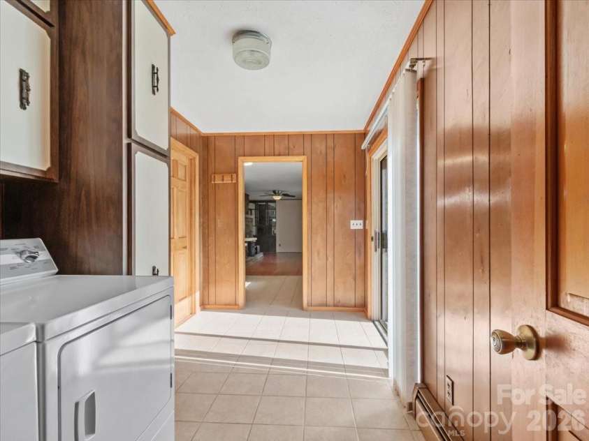 235 Rolling Ridge Loop, Burnsville, NC 28714.  MLS# CAR4408008, YatesRealty ID 42994. 