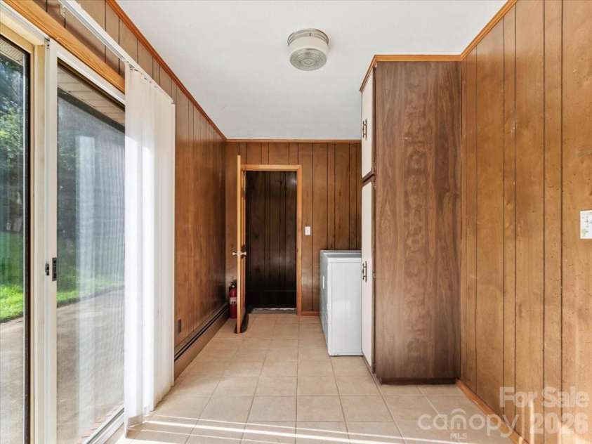 235 Rolling Ridge Loop, Burnsville, NC 28714.  MLS# CAR4408008, YatesRealty ID 42994. 