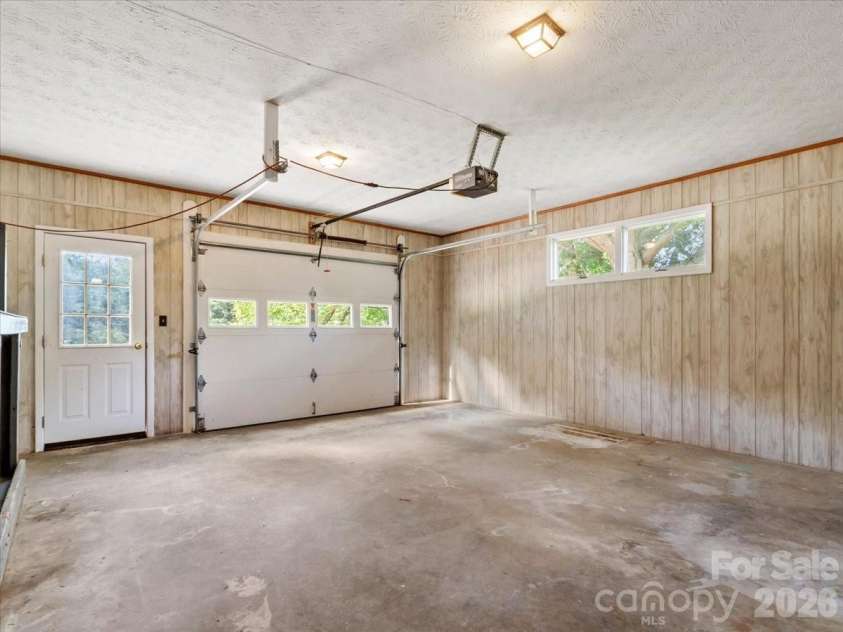 235 Rolling Ridge Loop, Burnsville, NC 28714.  MLS# CAR4408008, YatesRealty ID 42994. 