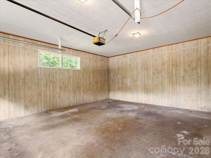 235 Rolling Ridge Loop, Burnsville, NC 28714.  MLS# CAR4408008, YatesRealty ID 42994. 