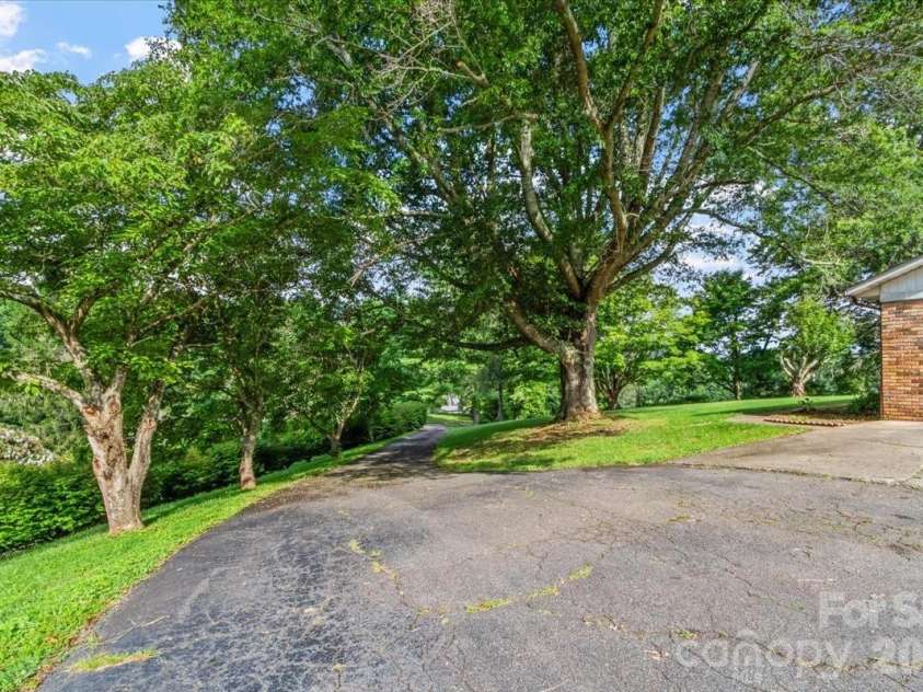 235 Rolling Ridge Loop, Burnsville, NC 28714.  MLS# CAR4408008, YatesRealty ID 42994. 