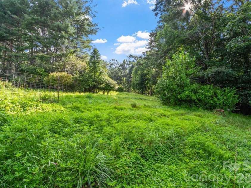 235 Rolling Ridge Loop, Burnsville, NC 28714.  MLS# CAR4408008, YatesRealty ID 42994. 
