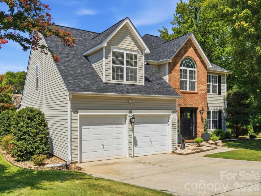 8807 Royal Bluff Drive, Charlotte, NC 28269.  MLS# CAR4411942, YatesRealty ID 42995. 8807 Royal Oak