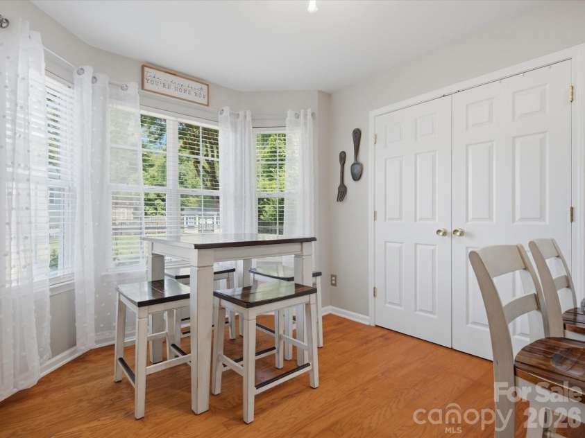 8807 Royal Bluff Drive, Charlotte, NC 28269.  MLS# CAR4411942, YatesRealty ID 42995. Breakfast area