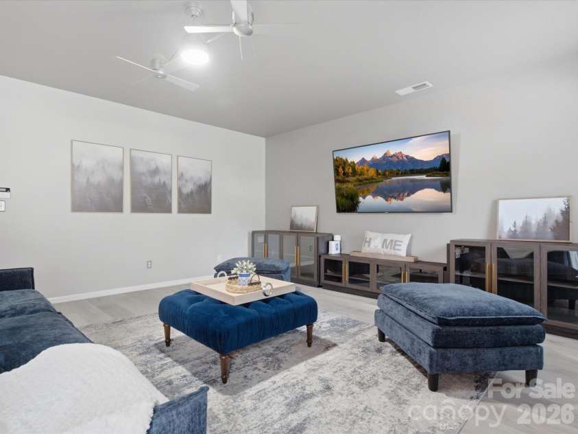 8807 Royal Bluff Drive, Charlotte, NC 28269.  MLS# CAR4411942, YatesRealty ID 42995. Family Room