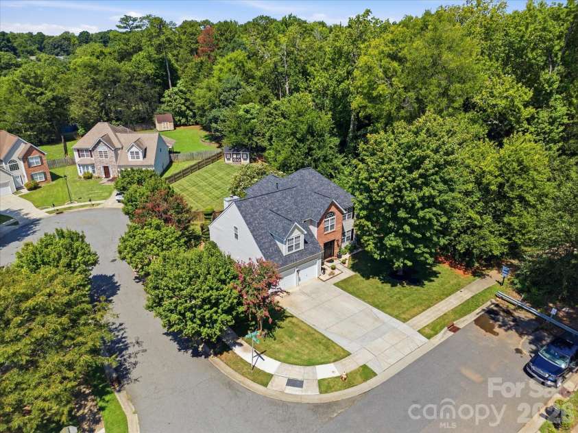 8807 Royal Bluff Drive, Charlotte, NC 28269.  MLS# CAR4411942, YatesRealty ID 42995. Great corner lot