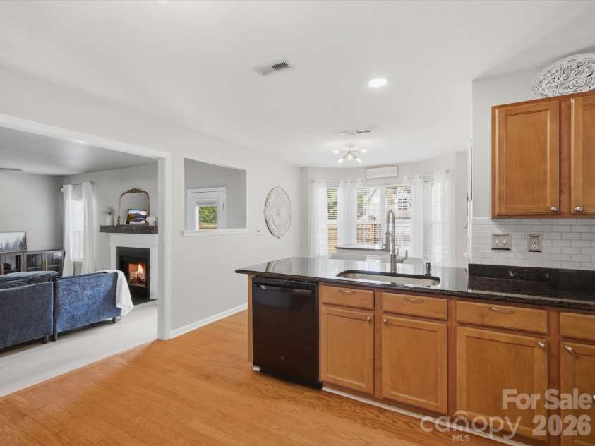 8807 Royal Bluff Drive, Charlotte, NC 28269.  MLS# CAR4411942, YatesRealty ID 42995. Kitchen