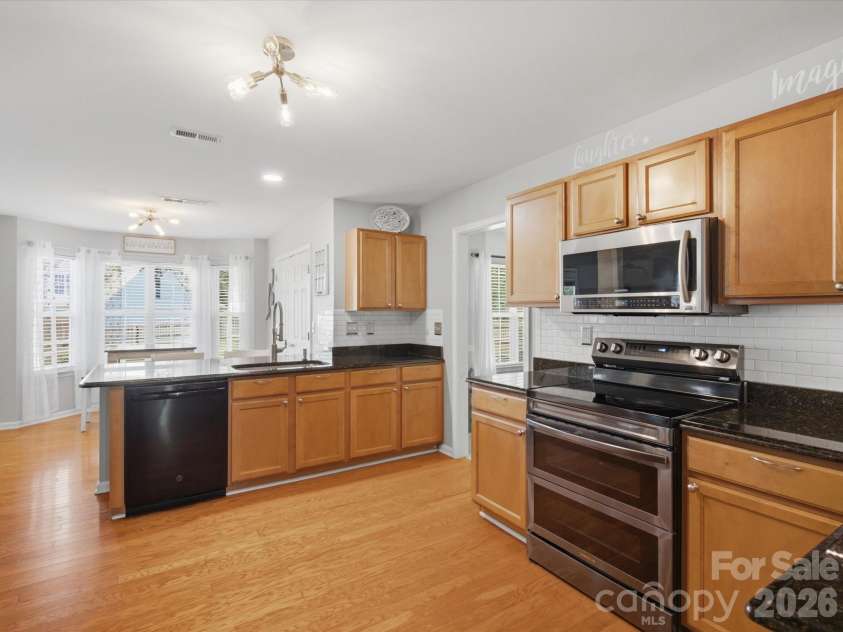 8807 Royal Bluff Drive, Charlotte, NC 28269.  MLS# CAR4411942, YatesRealty ID 42995. Kitchen
