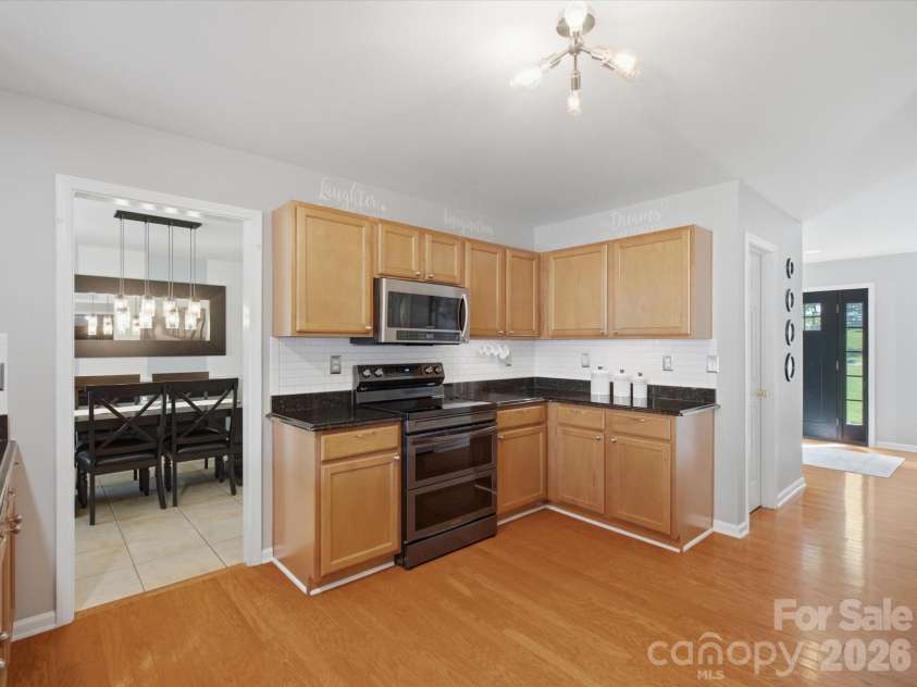 8807 Royal Bluff Drive, Charlotte, NC 28269.  MLS# CAR4411942, YatesRealty ID 42995. Kitchen