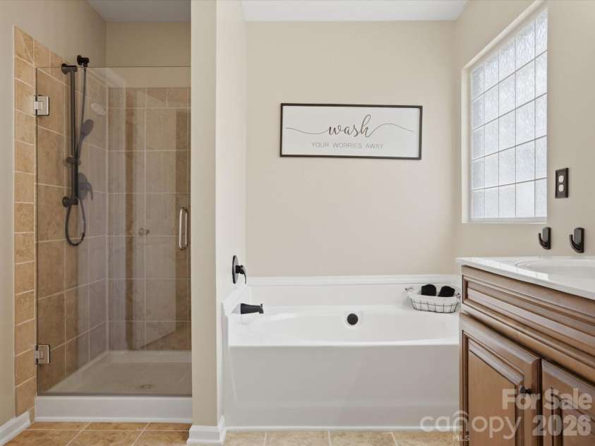 8807 Royal Bluff Drive, Charlotte, NC 28269.  MLS# CAR4411942, YatesRealty ID 42995. Primary Bath
