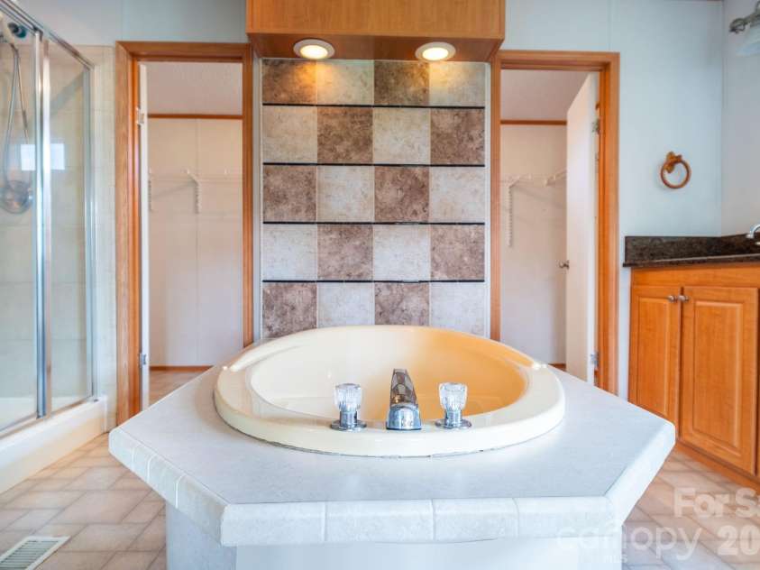 102 Jenny Drive, Shelby, NC 28152.  MLS# CAR4410577, YatesRealty ID 42997. 