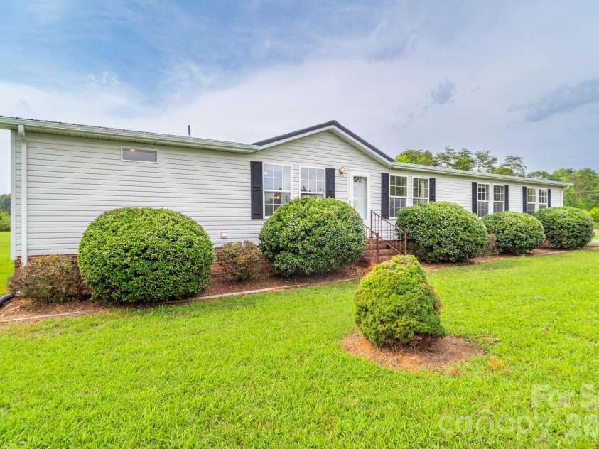 102 Jenny Drive, Shelby, NC 28152.  MLS# CAR4410577, YatesRealty ID 42997. 