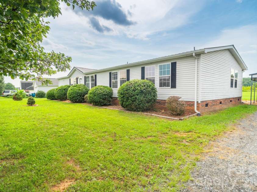 102 Jenny Drive, Shelby, NC 28152.  MLS# CAR4410577, YatesRealty ID 42997. 