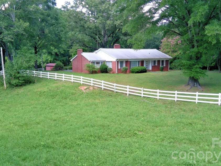 17 Murray Street, Maiden, NC 28650.  MLS# CAR4410850, YatesRealty ID 42998. 