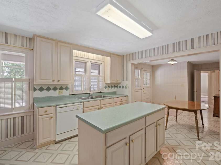17 Murray Street, Maiden, NC 28650.  MLS# CAR4410850, YatesRealty ID 42998. 