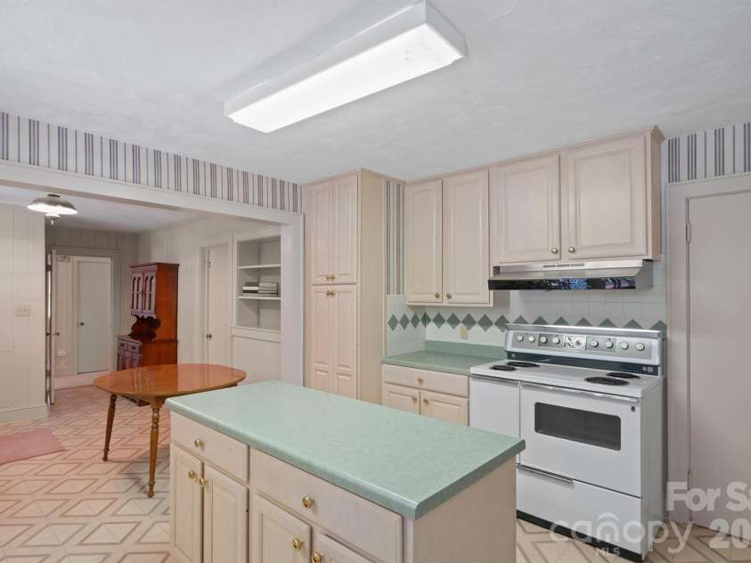 17 Murray Street, Maiden, NC 28650.  MLS# CAR4410850, YatesRealty ID 42998. 