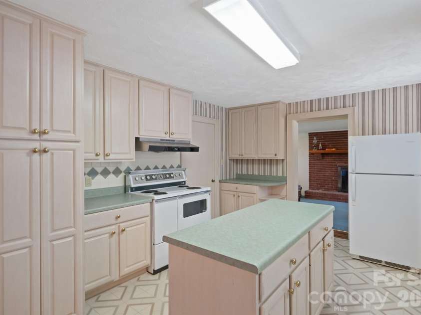 17 Murray Street, Maiden, NC 28650.  MLS# CAR4410850, YatesRealty ID 42998. 
