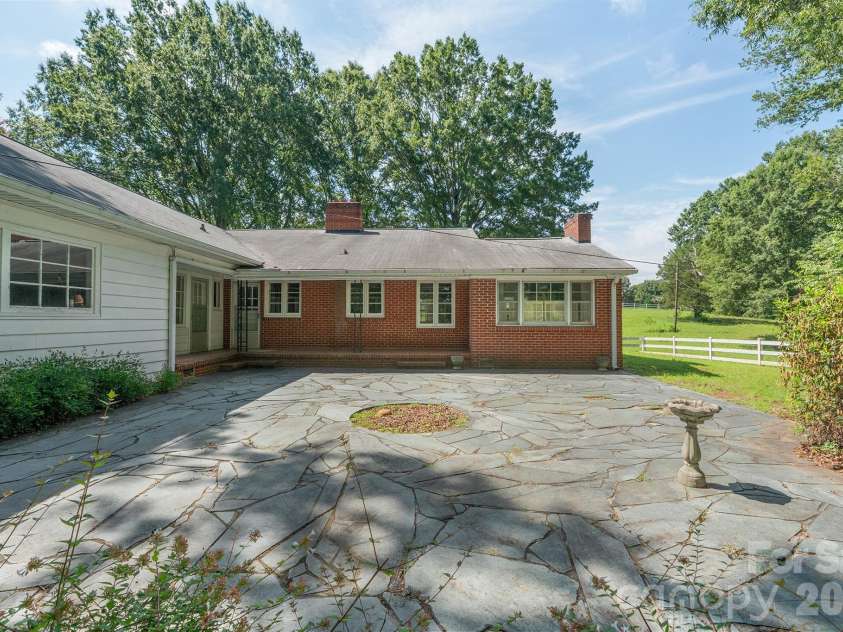 17 Murray Street, Maiden, NC 28650.  MLS# CAR4410850, YatesRealty ID 42998. 